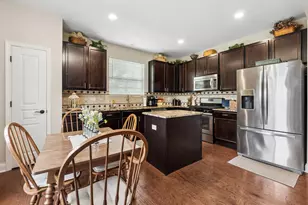 2751 Beacon Point Cir, Elgin, IL 60124 - Photo 12