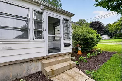 961 W Jefferson Drive, Freeport, IL 61032 - Photo 6