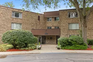 2600 Brookwood Way Dr, Rolling Meadows, IL 60008 - Photo 1