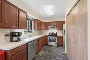 556 Foxford Rd, Bartlett, IL 60103 - Photo 6