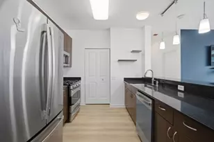 757 N Orleans St, Chicago, IL 60654 - Photo 8