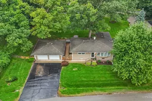 12 Oak Dr, Oakwood Hills, IL 60013 - Photo 2