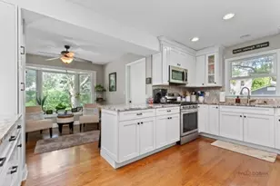 1305 Dancer Ct, Libertyville, IL 60048 - Photo 10