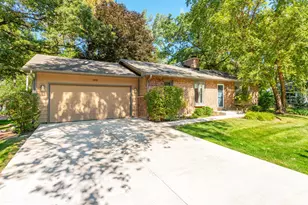 668 S Circle Ave, Port Barrington, IL 60010 - Photo 2