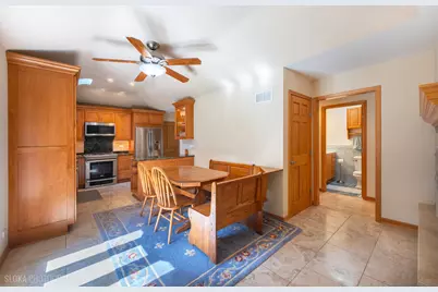 668 S Circle Avenue, Port Barrington, IL 60010 - Photo 4