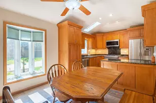 668 S Circle Ave, Port Barrington, IL 60010 - Photo 6