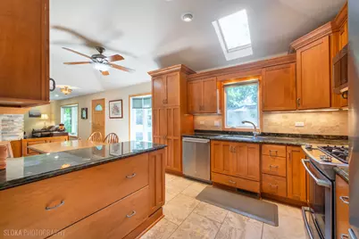 668 S Circle Avenue, Port Barrington, IL 60010 - Photo 10
