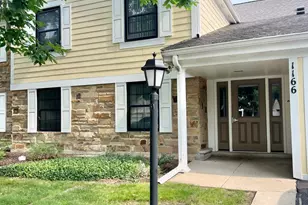 1166 Buckingham Rd, Wheeling, IL 60090 - Photo 2