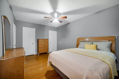 7428 S Bennett Avenue, Chicago, IL 60649 - Photo 6