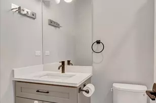 3014 W Montrose Ave, Chicago, IL 60618 - Photo 8