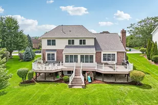 16 Eagle Ridge Dr, Hawthorn Woods, IL 60047 - Photo 2