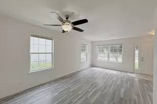 2554 Dickens Dr, Aurora, IL 60503 - Photo 2