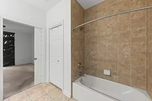 160 S River St, Aurora, IL 60506 - Photo 24