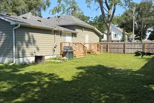402 E 2nd St, Gilman, IL 60938 - Photo 12