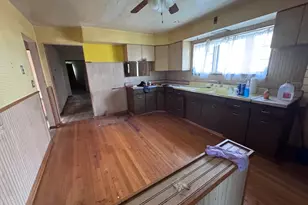 10309 Chaucer St, Westchester, IL 60154 - Photo 12