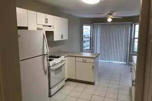 2320 College Green Dr, Elgin, IL 60123 - Photo 10