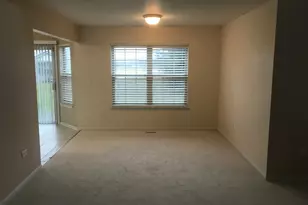 2320 College Green Dr, Elgin, IL 60123 - Photo 12