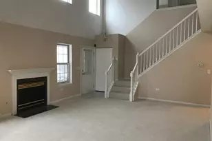2320 College Green Dr, Elgin, IL 60123 - Photo 8