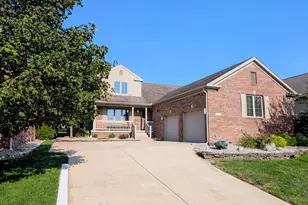 2909 Greystone Pl, Champaign, IL 61822 - Photo 2