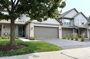 715 Sycamore Ct, Lindenhurst, IL 60046 - Photo 1