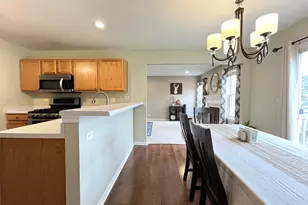 715 Sycamore Ct, Lindenhurst, IL 60046 - Photo 6