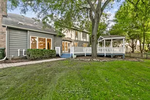 710 Alexandria Dr, Naperville, IL 60565 - Photo 48