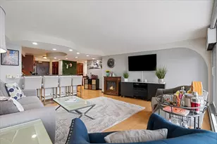 300 N State St, Chicago, IL 60654 - Photo 10
