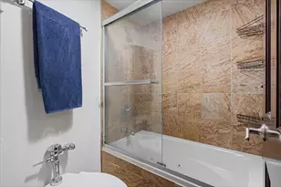300 N State St, Chicago, IL 60654 - Photo 14