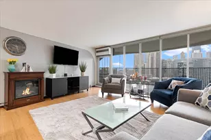 300 N State St, Chicago, IL 60654 - Photo 8