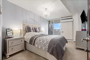 300 N State St, Chicago, IL 60654 - Photo 12