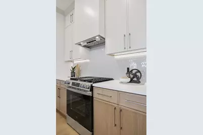 6414 N Francisco Avenue #202, Chicago, IL 60645 - Photo 10