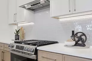 6414 N Francisco Ave, Chicago, IL 60645 - Photo 10