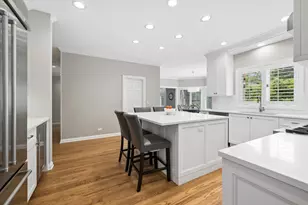 1070 Sir William Ln, Lake Forest, IL 60045 - Photo 10