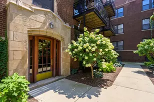 1151 W Grace St, Chicago, IL 60613 - Photo 2
