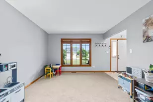610 High Grove Dr, Minooka, IL 60447 - Photo 8