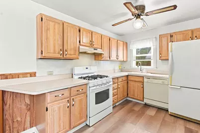 132 S Weston Avenue, Elgin, IL 60123 - Photo 6