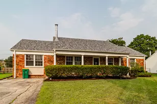 1075 Aspen Dr, Buffalo Grove, IL 60089 - Photo 1
