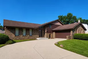 715 E 193rd Pl, Glenwood, IL 60425 - Photo 2