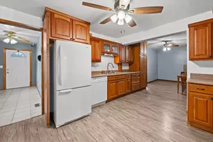 101 E 7th St, Sherrard, IL 61281 - Photo 6