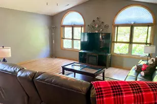 184 Saenz Ln, Joliet, IL 60436 - Photo 2
