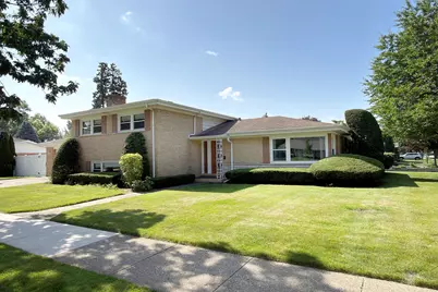 801 S See Gwun Avenue, Mount Prospect, IL 60056 - Photo 1