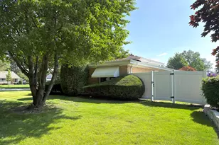 801 S See-Gwun Ave, Mount Prospect, IL 60056 - Photo 4