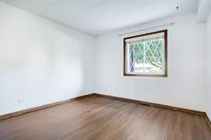 915 N York St, Elmhurst, IL 60126 - Photo 12