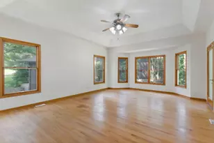 945 Kingston St, Wheaton, IL 60187 - Photo 8