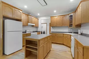 945 Kingston St, Wheaton, IL 60187 - Photo 10