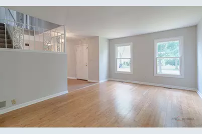 227 E Lakeside Drive, Vernon Hills, IL 60061 - Photo 14