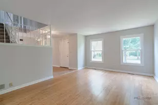 227 E Lakeside Dr, Vernon Hills, IL 60061 - Photo 14