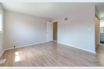 227 E Lakeside Drive, Vernon Hills, IL 60061 - Photo 34