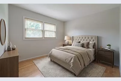 227 E Lakeside Drive, Vernon Hills, IL 60061 - Photo 10
