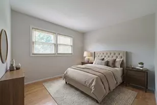 227 E Lakeside Dr, Vernon Hills, IL 60061 - Photo 10